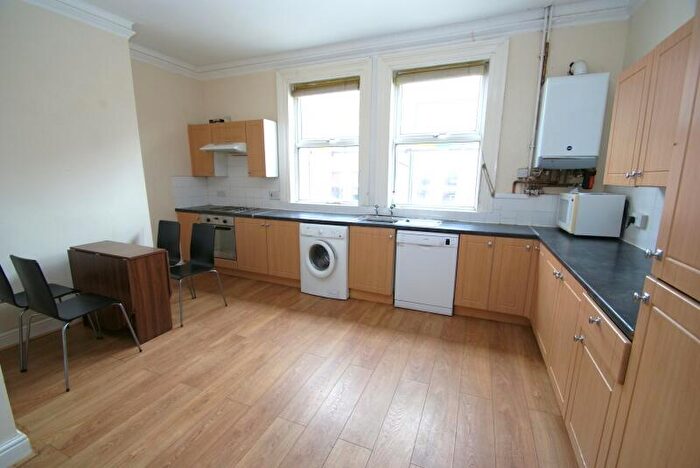 5 Bedroom Terraced House To Rent In Brudenell Mount, Hyde Park, Leeds, LS6