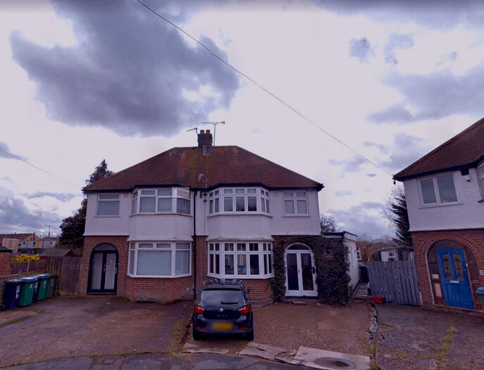 1 Bedroom Maisonette To Rent In Tolpits Close, Watford, WD18