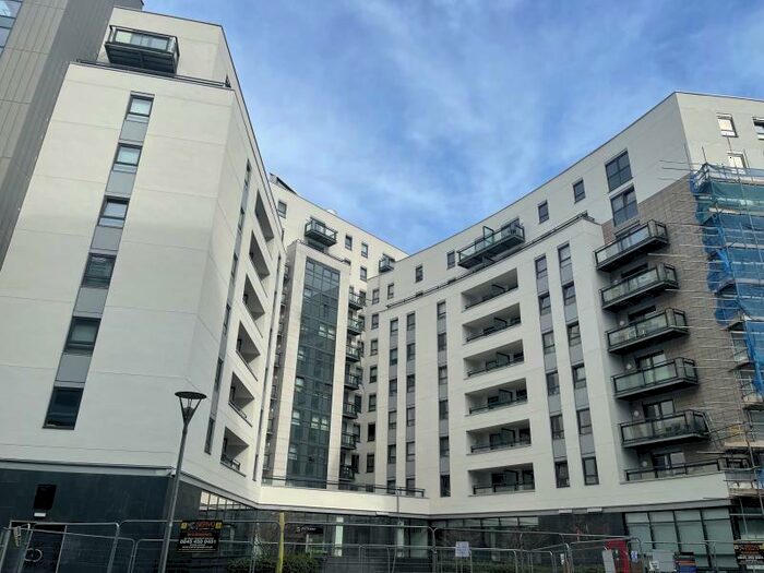 2 Bedroom Apartment To Rent In Gayeway East, Leeds City Centre, LS9