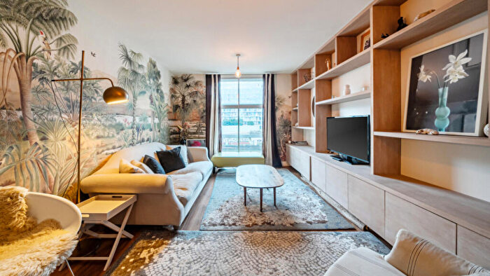 2 Bedroom Flat For Sale In Warwick Building, Queenstown Road, Chelsea Bridge Wharf, SW11