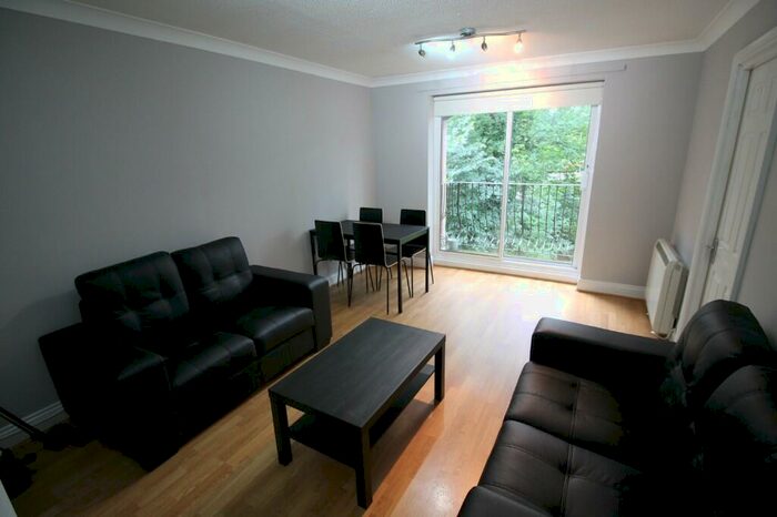 2 Bedroom Apartment To Rent In Deneside Court, Newcastle Upon Tyne, NE2