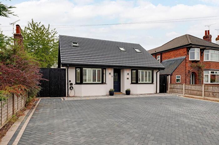 4 Bedroom Detached Bungalow For Sale In Chester Road, Huntington, CH3