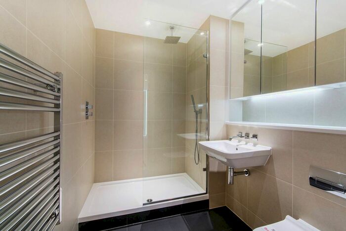 2 Bedroom Flat For Sale In Pinnacle Apartments, Croydon, CR0