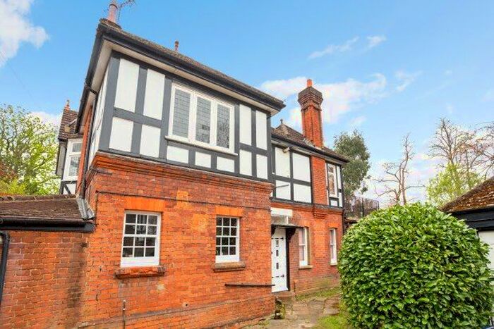 3 Bedroom Flat To Rent In Portmore Park Road, Weybridge, KT13