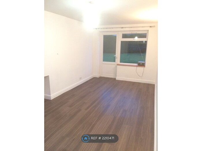 2 Bedroom Semi-Detached House To Rent In Windlesham Road, Bracknell, RG42