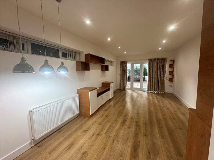 3 Bedroom Semi-detached House To Rent In York Road, New Barnet, Barnet, EN5