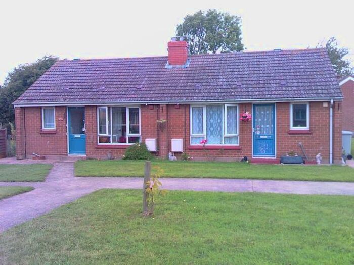1 Bedroom Bungalow To Rent In Tinkle Street, LN11