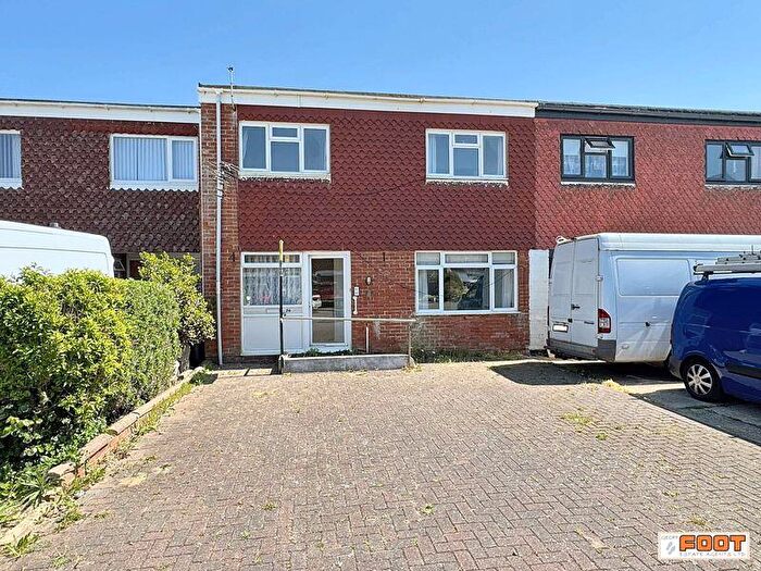 5 Bedroom Terraced House For Sale In Meath Close, Hayling Island, PO11