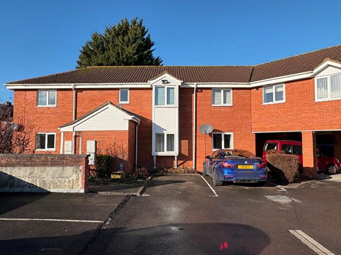2 Bedroom Flat For Sale In Southfield Court, Trowbridge, BA14