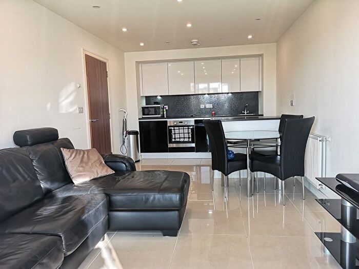 2 Bedroom Flat To Rent In Shearwater Drive, London, NW9