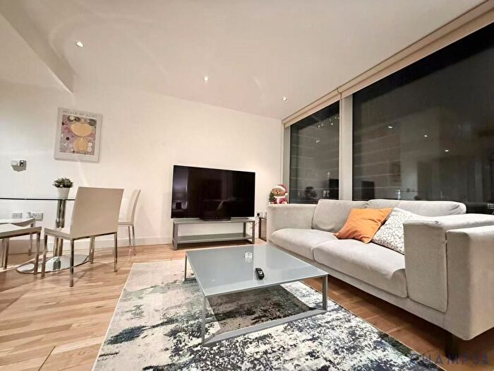 1 Bedroom Flat To Rent In The Landmark West Tower, Marsh Wall, E14