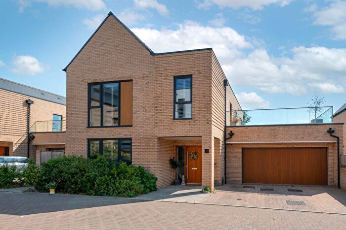 4 Bedroom Property For Sale In Hallowes Close, Redhill, RH1