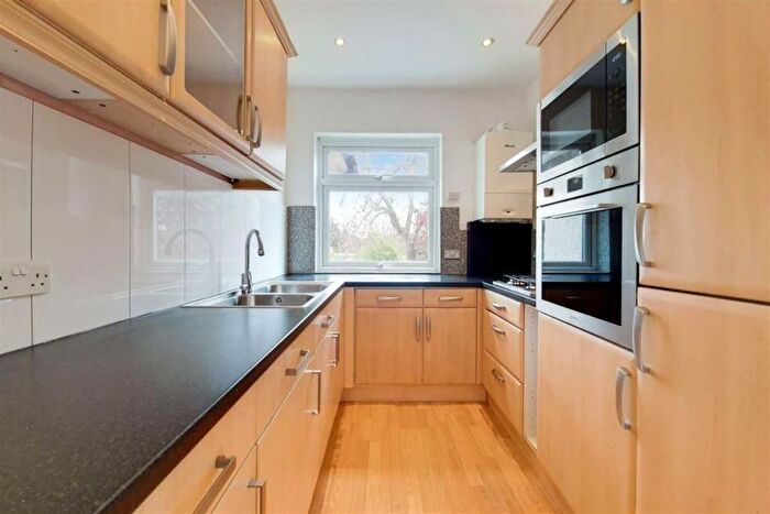 2 Bedroom Flat To Rent In Finchley Road, Golders Green, NW11