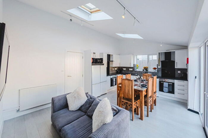 1 Bedroom House Of Multiple Occupation To Rent In Lawrence Road, Cirencester, Gloucestershire, GL7
