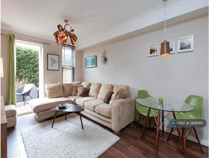 1 Bedroom Flat To Rent In Leabank Square, London, E9