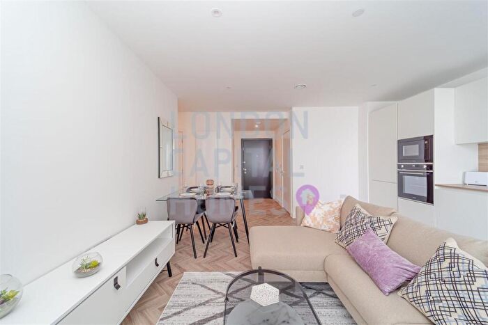 2 Bedroom Apartment To Rent In Skyline Apartments, Makers Yard, London, E3