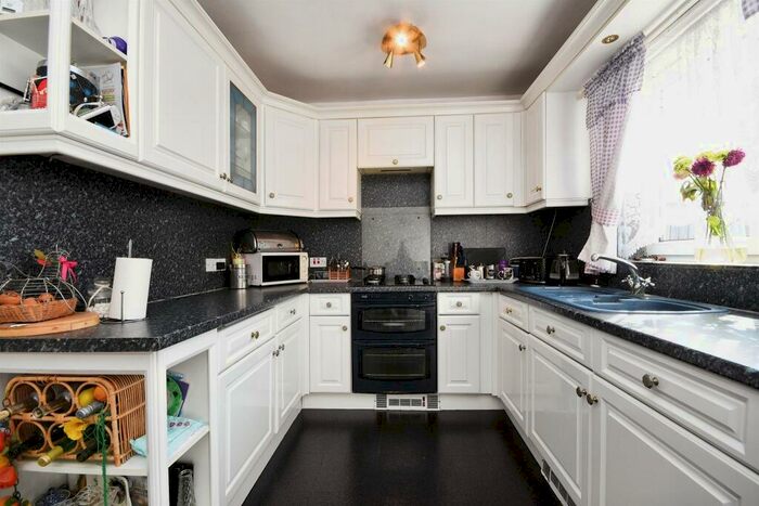 3 Bedroom Terraced House For Sale In Appleby Drive, Romford, RM3