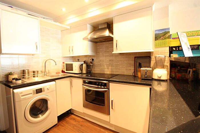 1 Bedroom Flat To Rent In Knotts Green Road, London, E10