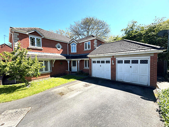 4 Bedroom Detached House For Sale In Cheriton Close, Daventry, NN11