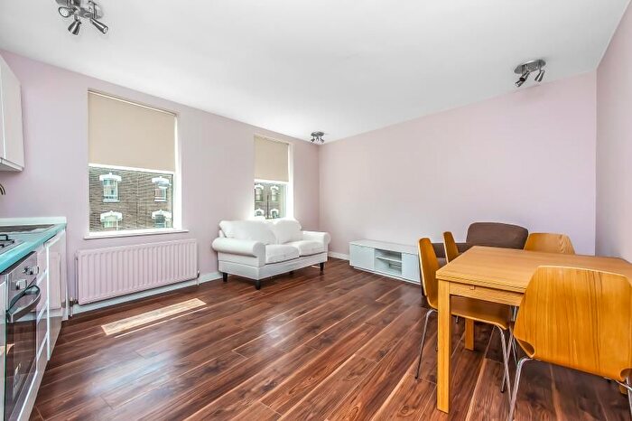 2 Bedroom Flat To Rent In Lavender Hill, London, SW11