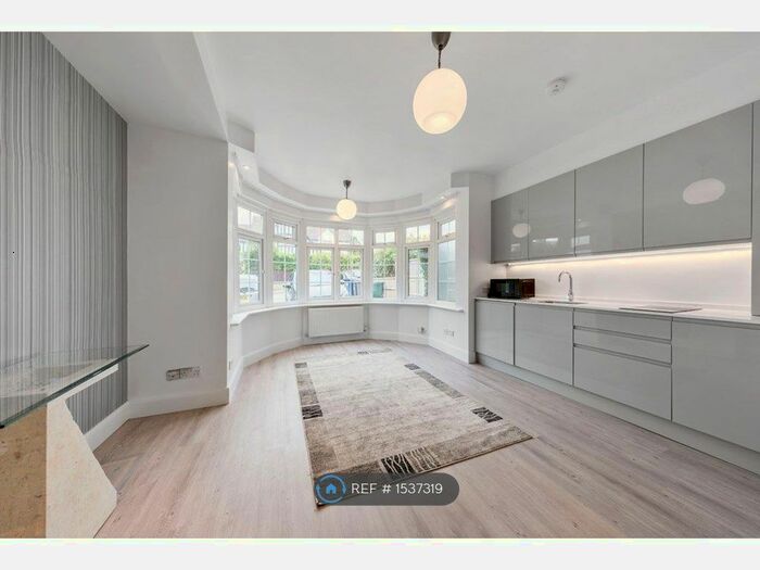 Studio To Rent In Park Drive, London, NW11