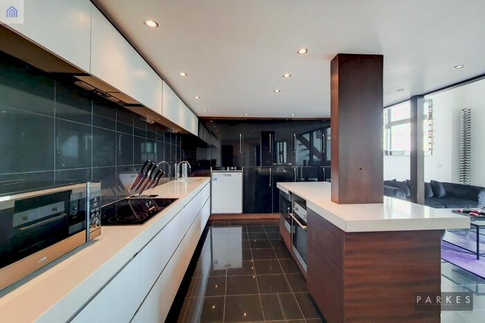 3 Bedroom Flat To Rent In Peterborough Road, Hammersmith, London, SW6