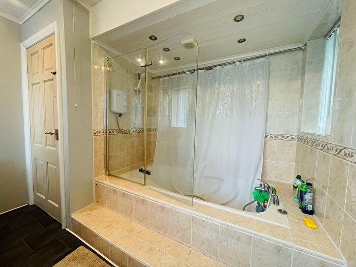 2 Bedroom Cottage To Rent In Parkside Grove, Heaton, Bradford, BD9