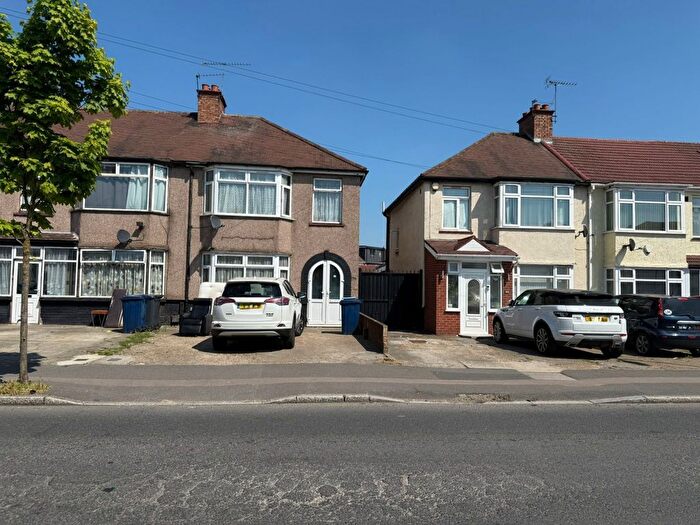 3 Bedroom Semi-Detached House To Rent In Southall, UB2
