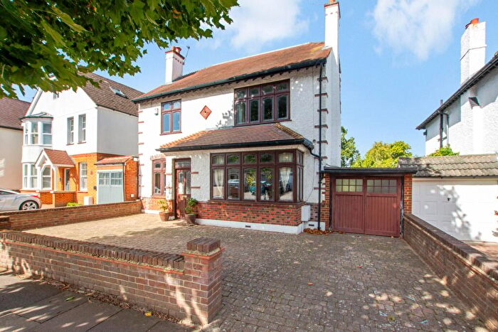 4 Bedroom Detached House For Sale In Sandhurst Road, Sidcup, DA15