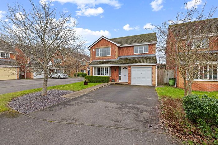 4 Bedroom Detached House For Sale In Aviary Close, Chichester, PO18