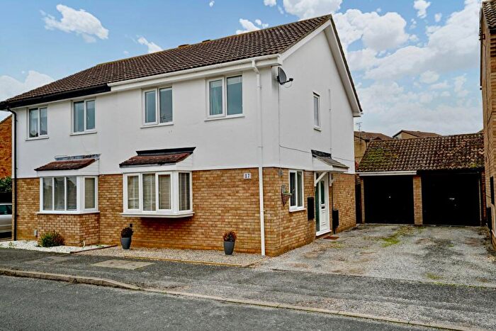 3 Bedroom Semi-Detached House For Sale In Dove House Close, Godmanchester, Huntingdon, PE29