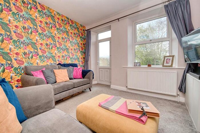 3 Bedroom End Of Terrace House For Sale In Chesterfield Road, Matlock, DE4