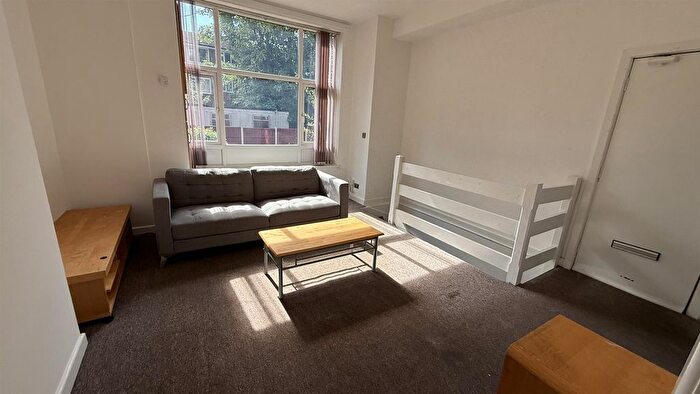 1 Bedroom Flat To Rent In Moorfield Road, West Didsbury., M20