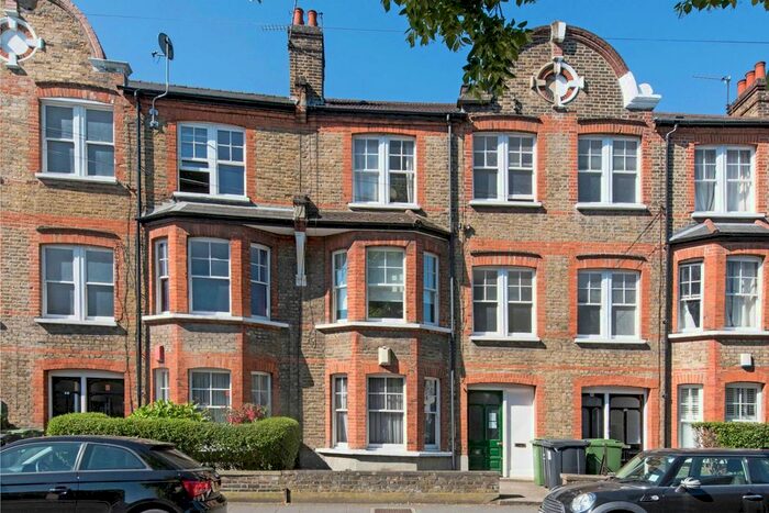 2 Bedroom Flat To Rent In Aristotle Road, Clapham North, London, SW4