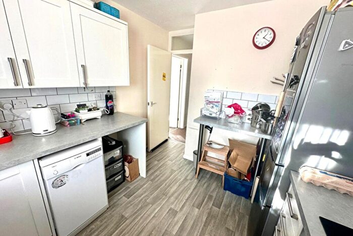 2 Bedroom Flat For Sale In Greystone Avenue, Worthing, West Sussex, BN13