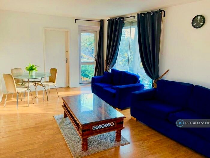 3 Bedroom Flat To Rent In Kenton Road, Harrow, HA1