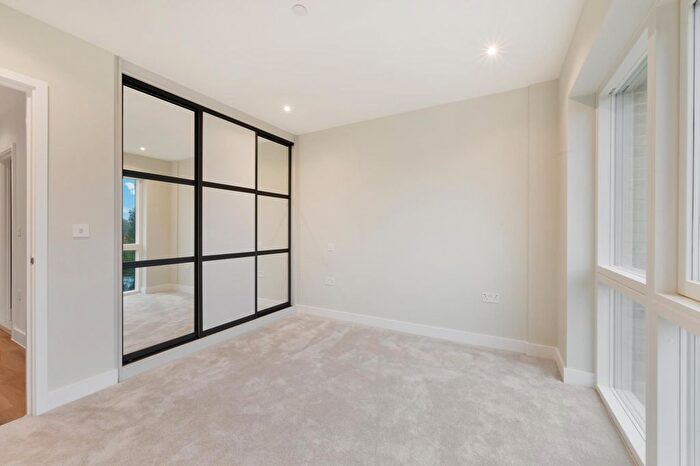 2 Bedroom Flat To Rent In Bufton House, Kidbrooke Village, London, SE3