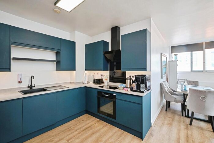 2 Bedroom Flat For Sale In Suffolk Street Queensway, Birmingham, West Midlands, B1
