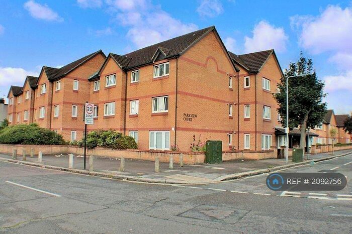 2 Bedroom Flat To Rent In Parkview Court, Ilford, IG2