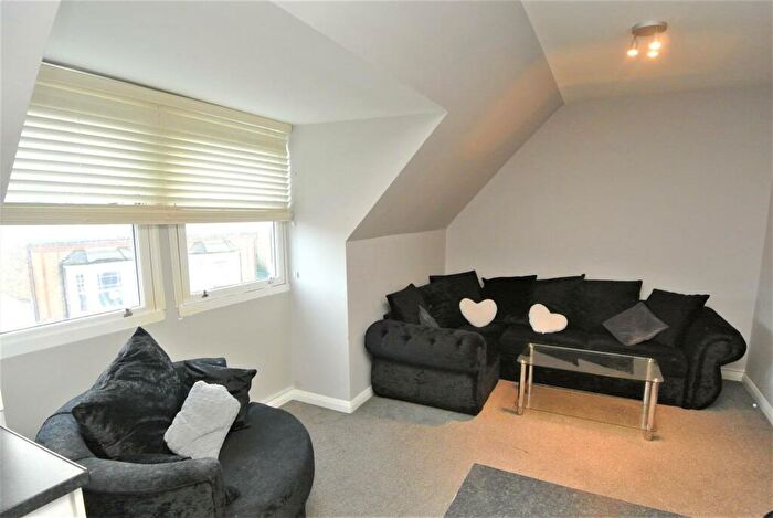 1 Bedroom Apartment To Rent In Weybridge, KT13