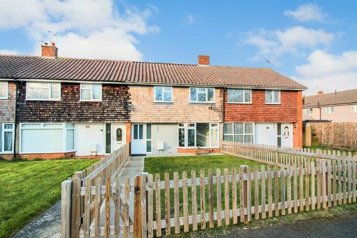 3 Bedroom House To Rent In Mitcham Walk, Aylesbury, HP19