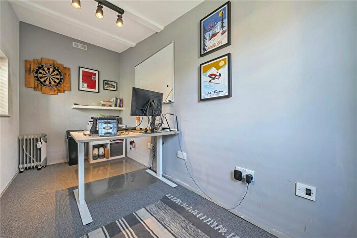 5 Bedroom Detached House For Sale In Bath Road, Speen, Newbury, Berkshire, RG14