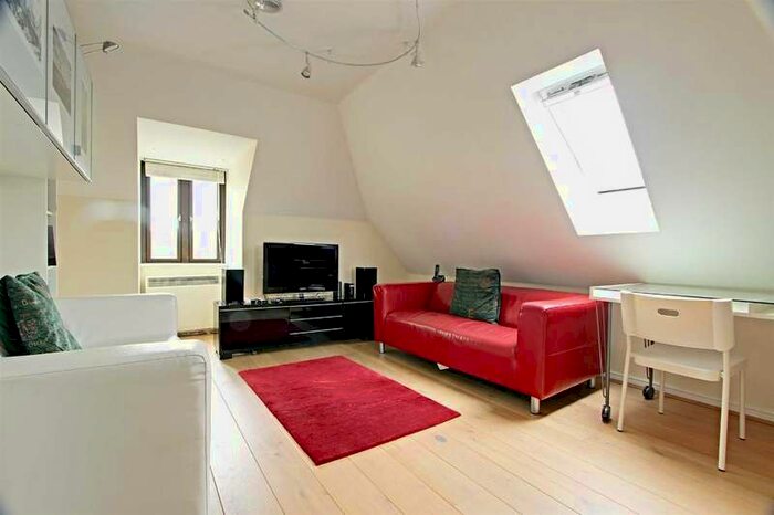 2 Bedroom Apartment To Rent In Longfield Road, Tring, HP23