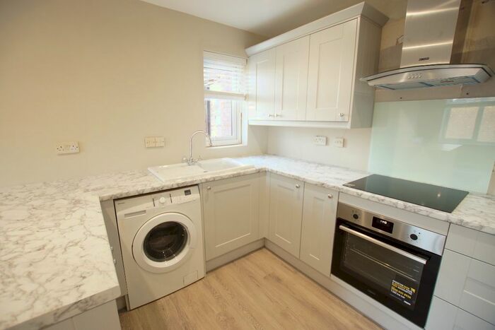 1 Bedroom Flat To Rent In Flat, Cobham Gate, Freelands Road, Cobham KT11