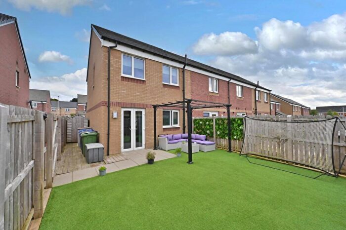 3 Bedroom End Of Terrace House For Sale In Craigmuir Drive, Bishopton, PA7