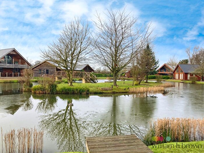 2 Bedroom Chalet To Rent In Middle Lane, Thorpe-On-The-Hill, Lincoln, LN6