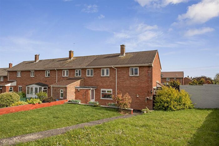 3 Bedroom Semi Detached House For Sale In Cedar Grove, Trowbridge, BA14