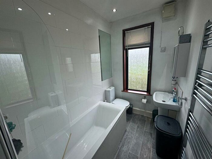 3 Bedroom Terraced House For Sale In Middleton Avenue, Rothwell, Leeds, LS26