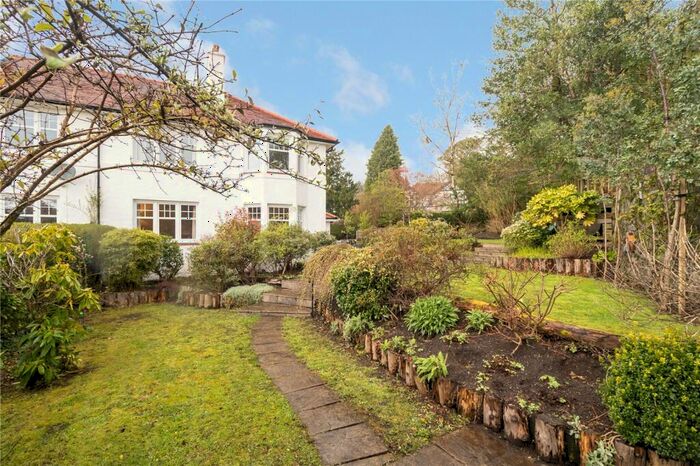 4 Bedroom Semi-Detached House For Sale In West Glen Road, Kilmacolm, PA13