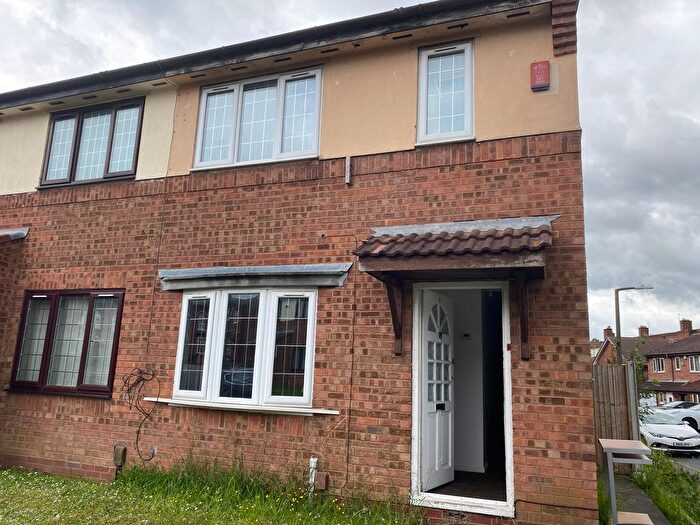 3 Bedroom Semi-detached House To Rent In Millpool Way, Smethwick, B66